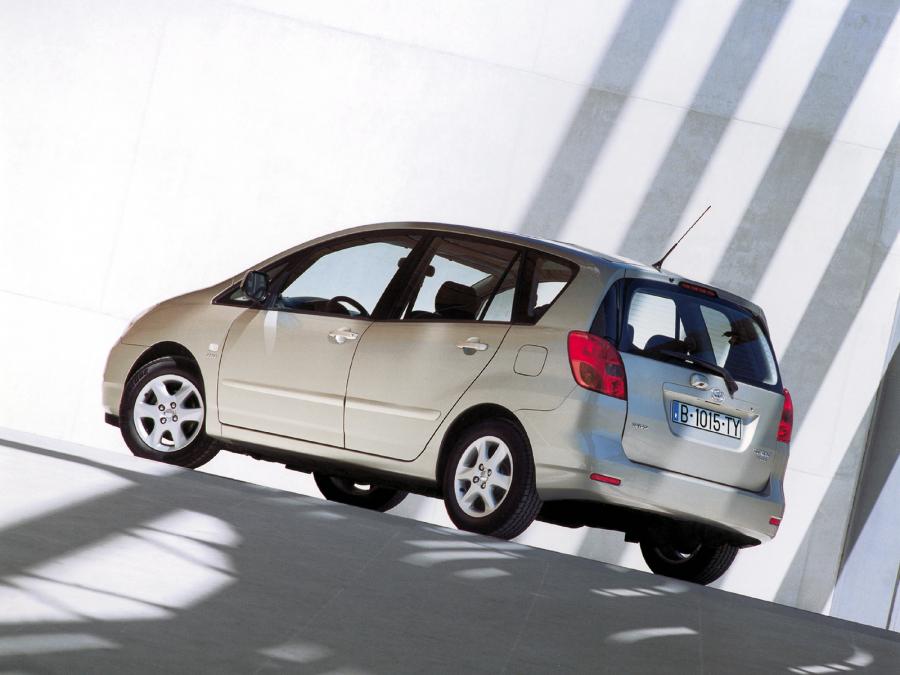  Toyota Corolla Verso 2001-04 2001 года  (фото 5 из 13)